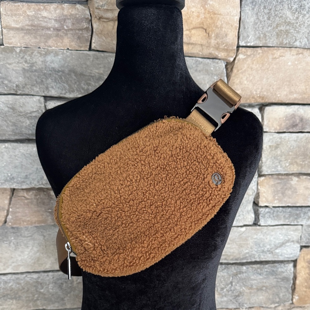 NWOT - LULULEMON Everywhere Plush Fleece Belt Bag in Burnt Caramel